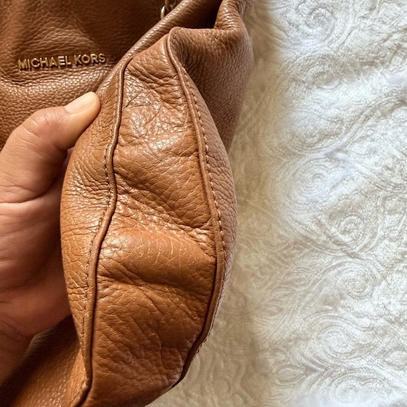 Michael Kors MK Brown Monogram Hobo Shoulder Bag Gold Chain  Michael Kors Brown Leather Hobo Bag Shoulder Purse Gold Tone Logo